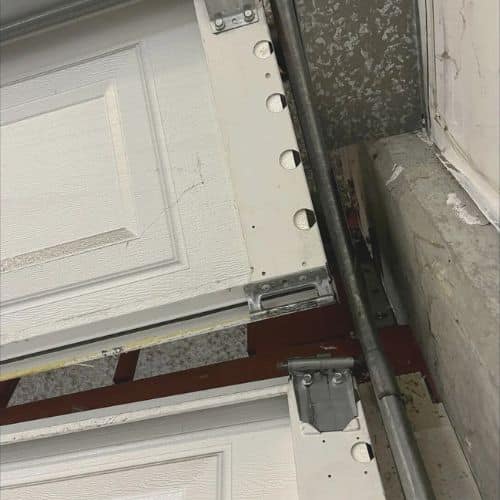 Garage Door Bracket & Hinges Repair and Replacement in Ottawa